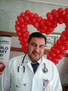 2-7-225x300 مختصان في مستشفيات الحمادي:  التبسم رونق وجمال والتجهم فايروس مبكر في الحقل الطبي