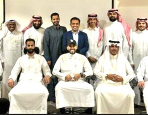 2-21-300x234 محمد بن علي القرني يُنهي دورة “الإلقاء والعرض” بمركز مسارات التميز للتدريب